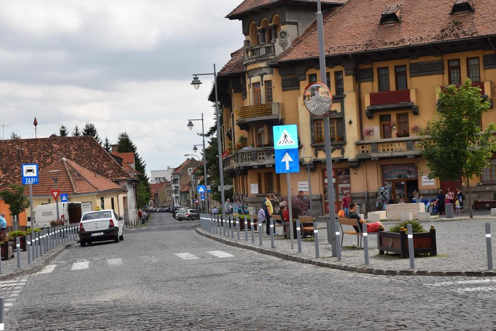 Haydn Vintage Apartment Braşov Buitenkant foto